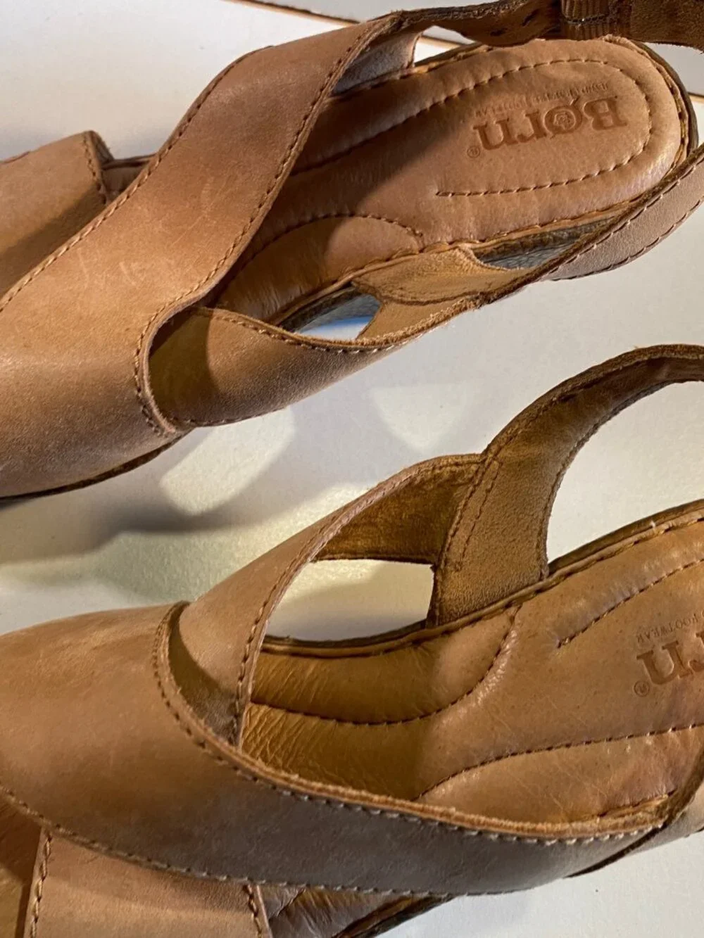 Born - Sz 7M - Ashley Wedge F01706 Sandals